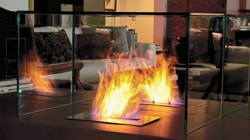 Lareira ecológica dentro de apartamento: equipamentos ganharam espaço por dispensarem chaminés e prometerem uma combustão “limpa”, sem fumaça ou fuligem, mas uso exige cuidado (Foto: Hudson Pontes)