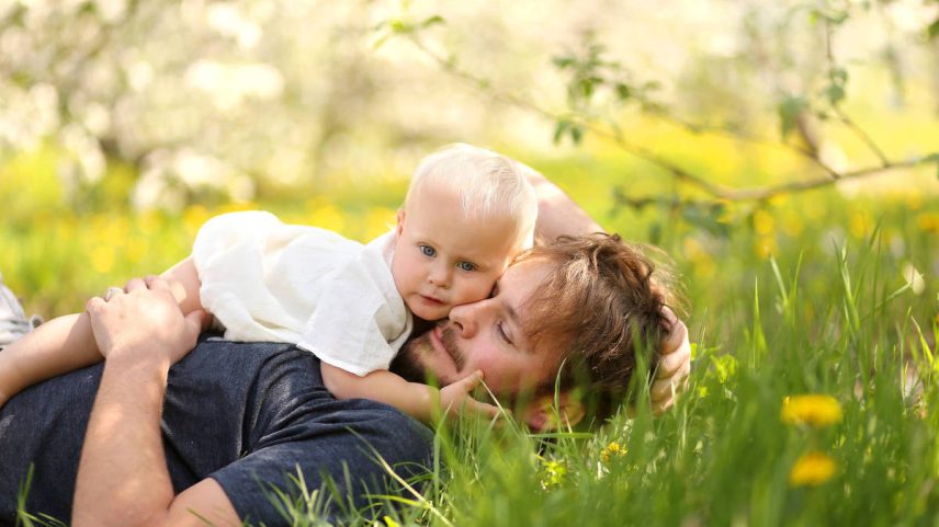 A pele infantil é mais sensível e absorve substâncias com mais facilidade, dizem médicos (Foto: Fotolia)