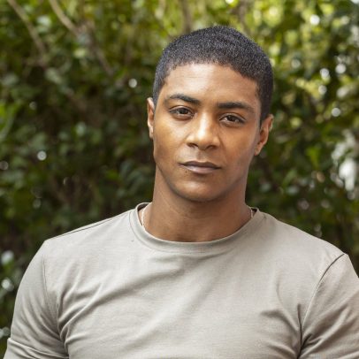 Marlon é filmado tomando banho e vídeo vai parar em site adulto