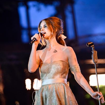 Lana Del Rey reza por Palestina e apoia vítimas das enchentes no Texas