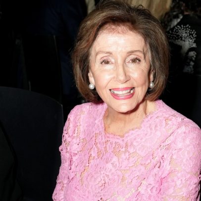 Nancy Pelosi se diverte em baile de Lady Gaga com lugares privilegiados