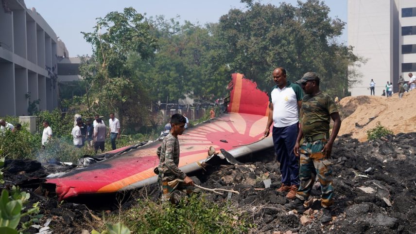 Destroços da aeronave no local do acidente do voo AI171 da Air India Ltd. em Ahmedabad, Índia, em 12 de junho. (Foto: Siddharaj Solanki/Bloomberg)