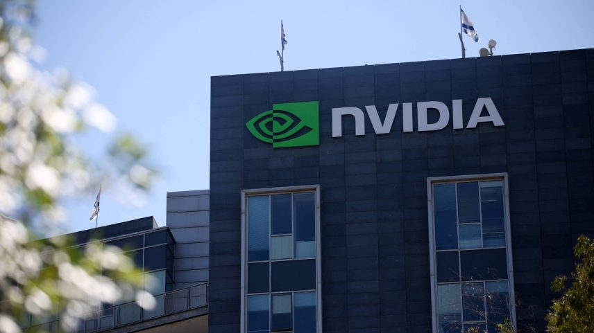 Prédio com logotipo da Nvidia em Israel (Foto: Shir Torem/Reuters)
