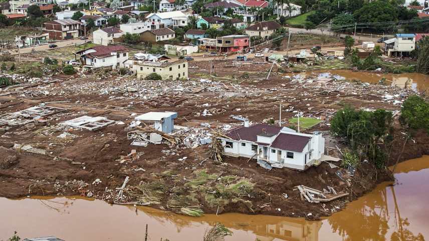 Perdas econômicas nas enchentes históricas do Rio Grande do Sul somaram R$ 88,9 bilhões, reforçando a urgência da adaptação climática (Foto: Gustavo Ghisleni/AFP)