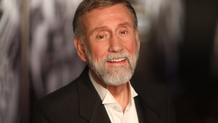 Ray Stevens está se recuperando de uma cirurgia cardíaca após o membro do Hall da Fama da Música Country ter sofrido um recente ataque cardíaco. (Foto: Reprodução)