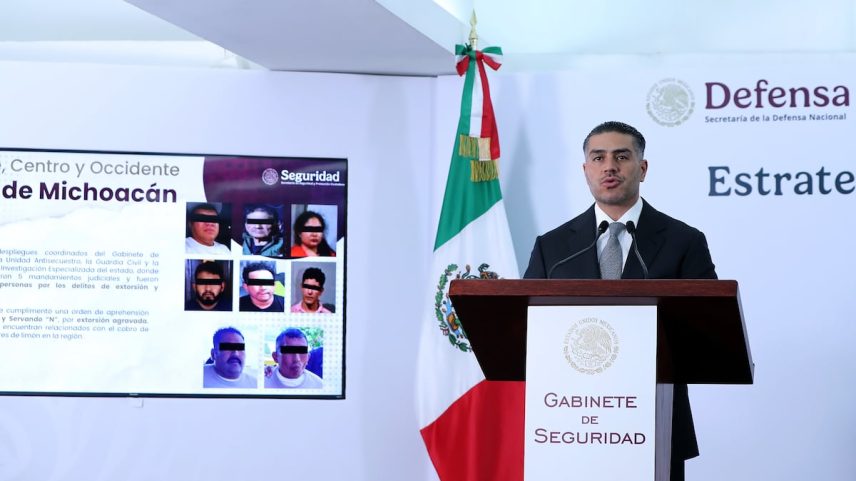 Omar García Harfuch na apresentação da Estratégia Nacional contra a Extorsão. (Foto: Mario Guzmán/EFE)