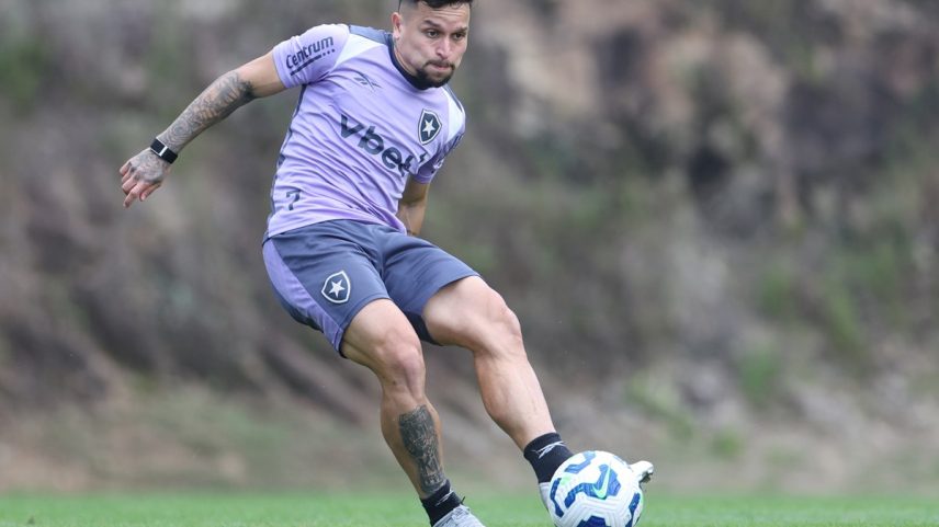Artur deve ser titular do Botafogo contra o Bragantino (Foto: Vítor Silva)