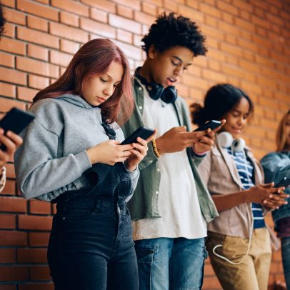 Austrália considera banir adolescentes de redes sociais para proteger a juventude