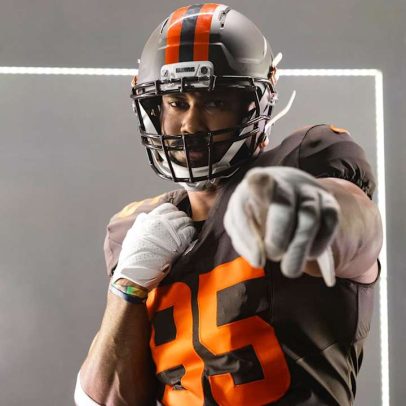 Browns apresentam primeiro capacete marrom como parte do visual 'Alpha Dawg' para 2025