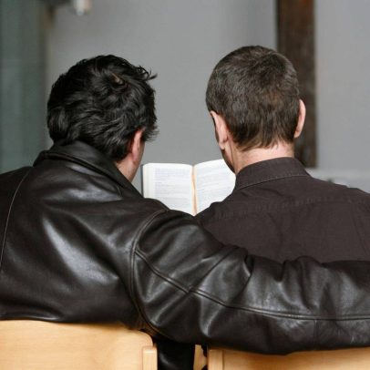 Fiéis LGBT encontram formas de viver a fé católica e sua orientação sexual