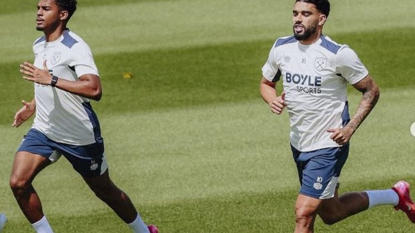 Lucas Paquetá durante a pré-temporada do West Ham ao lado do também brasileiro Luis Guilherme (Foto: Divulgação/West Ham)