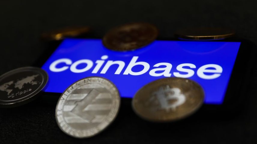 Coinbase: corretora ainda vê posição favorável do Brasil em cripto (Foto: NurPhoto/Getty Images)
