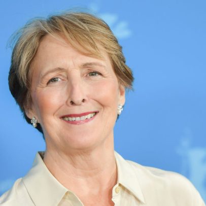 Fiona Shaw revela preconceito de idade em Hollywood aos 28 anos