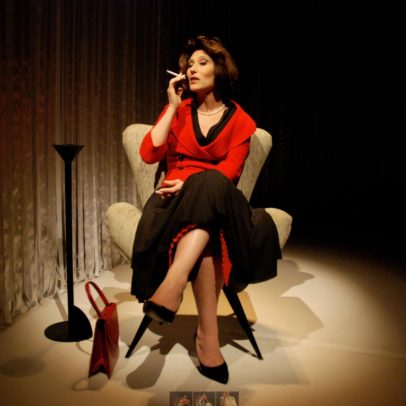 “Peça 'Simplesmente eu, Clarice Lispector' estreia no Teatro Fashion Mall com desconto”