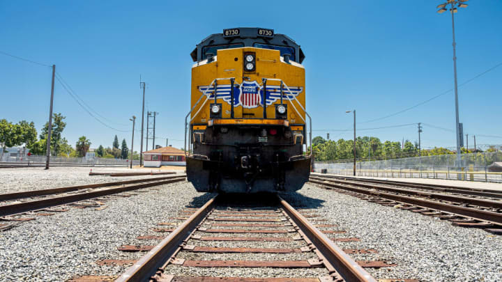 Uma locomotiva da Union Pacific em um pátio ferroviário em Milpitas, Califórnia, EUA, na quarta-feira, 5 de julho de 2023. A Union Pacific Corp. está programada para divulgar os resultados financeiros em 26 de julho. (Foto: David Paul Morris | Bloomberg | Getty Images)