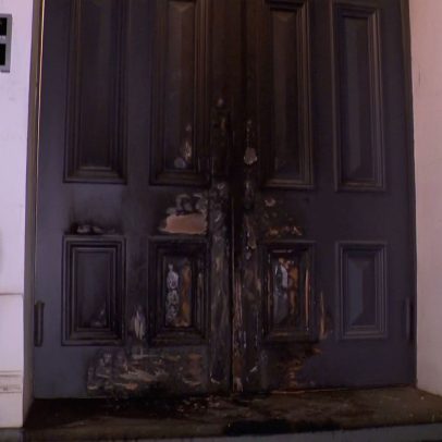 Ataques antissemitas em Austrália: sinagoga incendiada e restaurante invadido