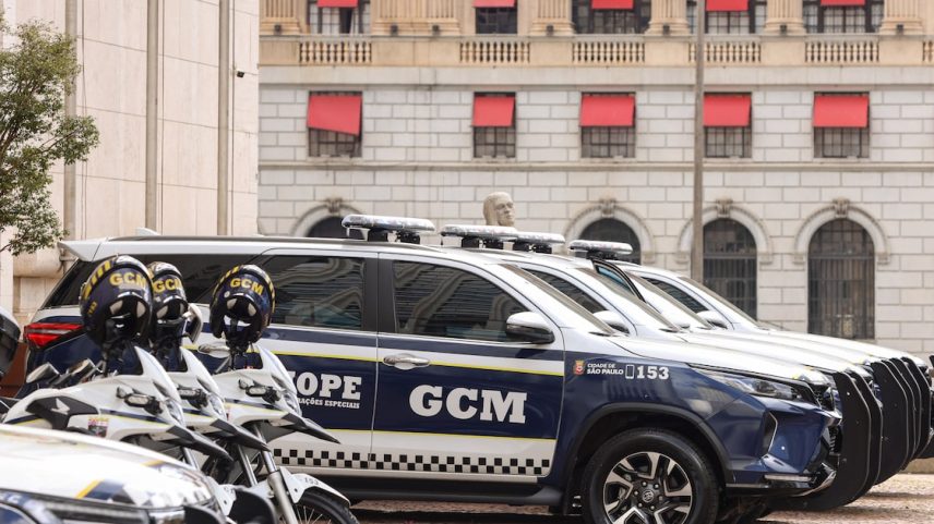 Viaturas da Guarda Civil Metropolitana: prefeitura da capital pretende dar bônus a agente da GCM que recuperar motos roubadas ou furtadas. (Foto: Daniel Teixeira/Estadão)