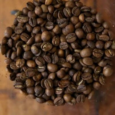Tarifaço nos EUA ameaça exportações brasileiras de suco, café, carne e frutas