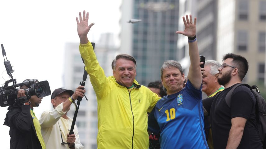 Jair Bolsonaro ao lado de Tarcísio de Freitas, governador de São Paulo (Foto: Tiago Queiroz/Estadão)