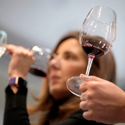 Novas gerações do vinho espanhol se unem para fortalecer a tradição vitivinícola
