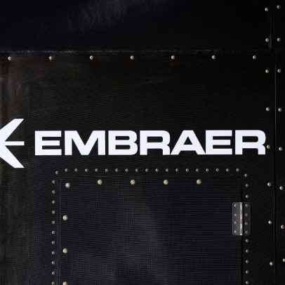 Governo se compromete a proteger Embraer de aumento de tarifas, afirma ministro
