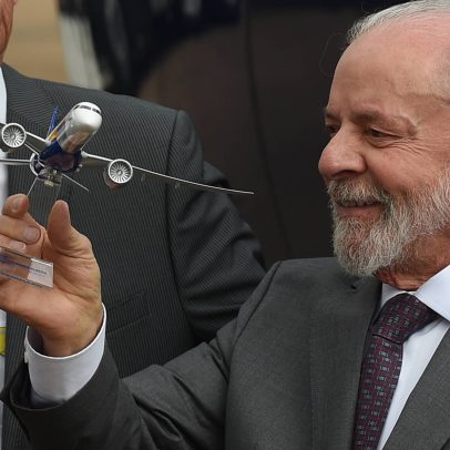 Justiça decide arquivar processo contra Janja e filhos de Lula por uso de aviões da FAB
