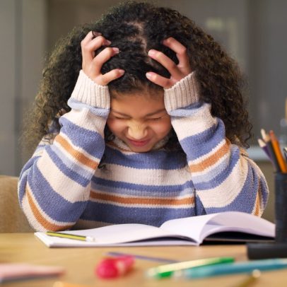 Verbo trazer no passado: aprenda a usar trouxe, trousse e trusse corretamente