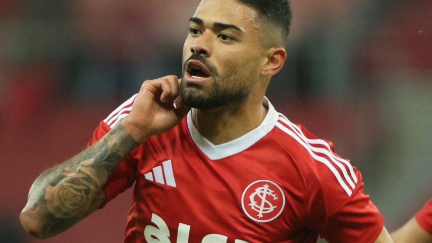 Bruno Tabata garantiu a vitória gaúcha no Beira-Rio já nos acréscimos do 2º tempo (Foto: Ricardo Duarte/Internacional)