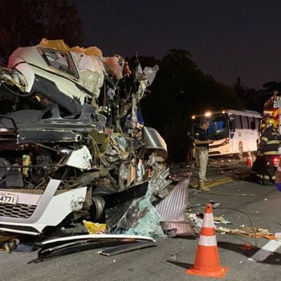 Colisão entre caminhão e micro-ônibus em Goiás resulta em 6 mortes trágicas