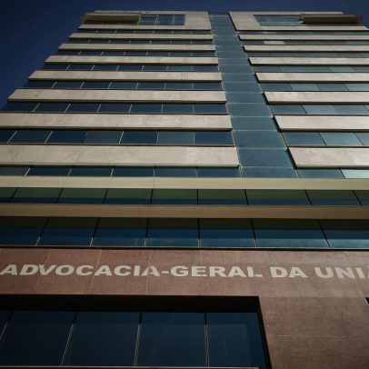 AGU investiga possível uso de informação privilegiada em venda de dólares após tarifaço