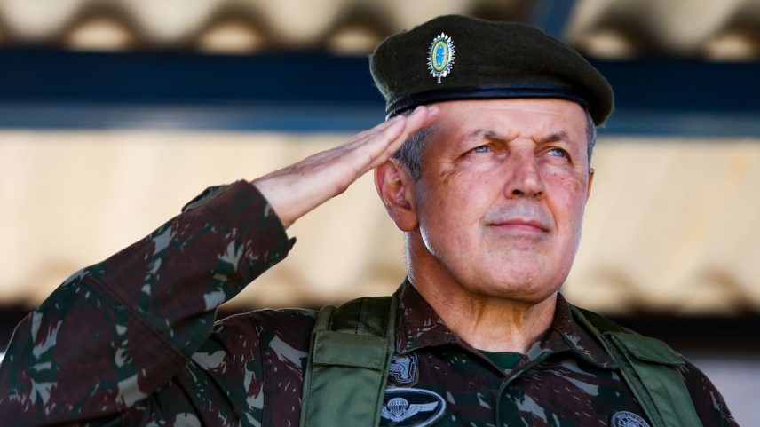 O comandante do Exército, general Tomás Ribeiro Paiva, só se manifestará publicamente sobre as investigações da PF após o término dos inquéritos (Foto: wilton junior/Estadão)