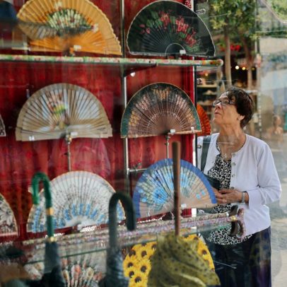 Leques de luxo se destacam na Europa durante onda de calor com preços até R$ 38 mil