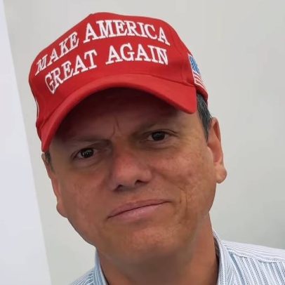 Tarcísio tenta convencer STF a liberar viagem de Bolsonaro para negociar com Trump