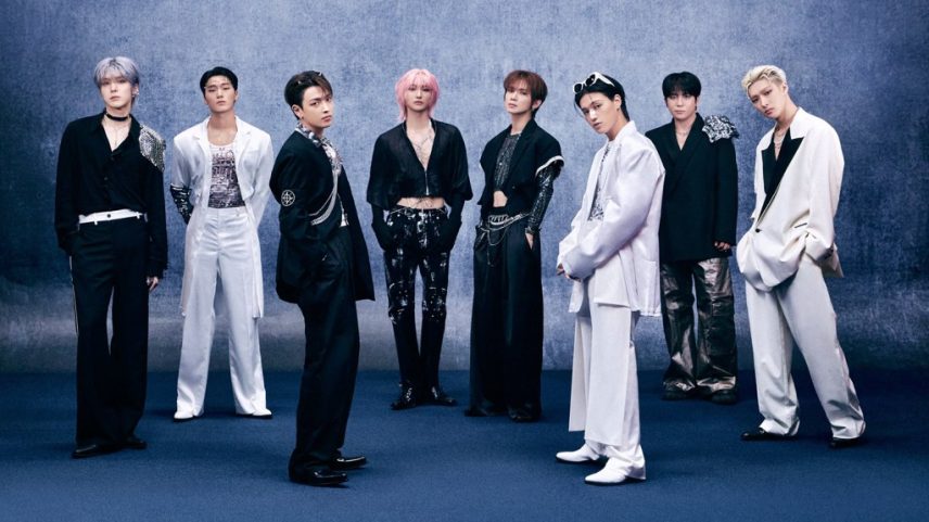 A ATEEZ e a Amazon Music se uniram para o lançamento de produtos oficiais da turnê do grupo K-pop, que incluem lightsticks prontos para a turnê e moletons. (Foto: Reprodução)