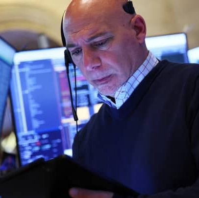 Futuros de ações permanecem estáveis após vendas no setor de tecnologia