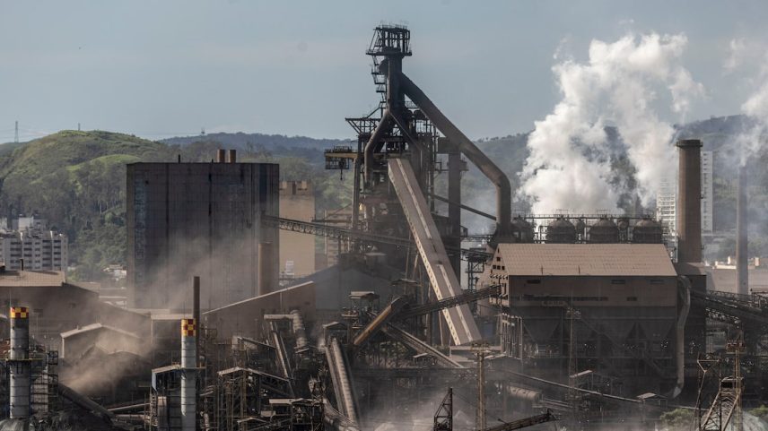Complexo fabril da CSN: primeiro 'tarifaço' dos EUA sobre o aço brasileiro contribuiu para movimento de M&A no setor siderúrgico, segundo estudo da A&M - (Foto: Bloomberg/Dado Galdieri)