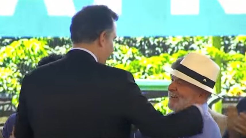 Rodrigo Pacheco e Lula durante evento em Minas (Foto: Reprodução)