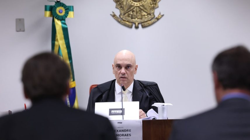 O ex-presidente da República Jair Messias Bolsonaro durante depoimento ao ministro Alexandre de Moraes, relator do caso e ao Procurador-Geral da República (PGR) Paulo Gonet na ação penal que julga a tentativa de golpe de estado. (Foto: TON MOLINA / STF)