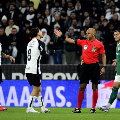 VAR analisa pênalti e anula gol em emocionante clássico do futebol