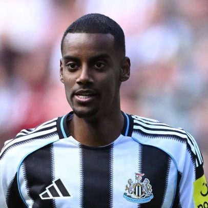 Isak fora da estreia do Newcastle na pré-temporada por gestão de minutos