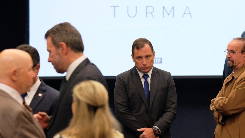 Tenente-coronel Mauro Cid durante sessão de interrogatório no STF (Foto: Diego Herculano - 10.jun.2025/Reuters)