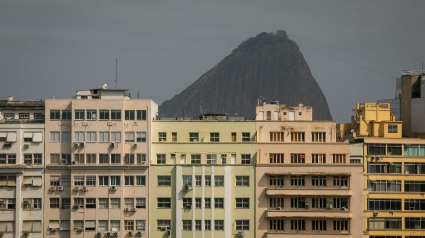 A inflação fez disparar o IGP-M, índice que reajusta contratos de aluguel, que tiveram alta média de 6,96% segundo o IBGE. Além disso, preços de material de construção encareceram imóveis novos e reformas. Resultado: o grupo habitação acumulou alta de 13,05% em 2021. (Foto: Agência O Globo)