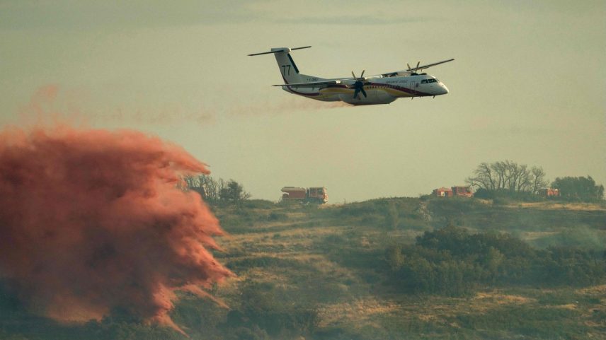 Aeronaves ajudam no combate a incêndio florestal na França (Foto: IDRISS BIGOU-GILLES / AFP)
