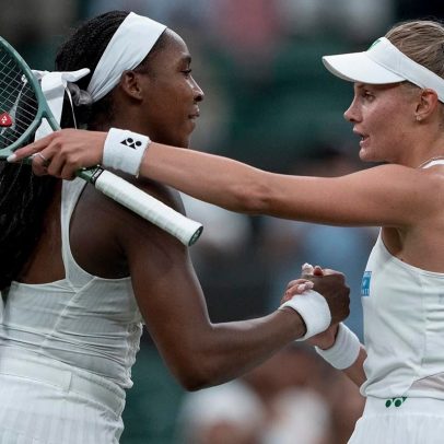 Yastremska devolve brinco perdido de Gauff durante torneio de tênis