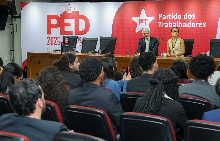 Senador Humberto Costa, presidente interino do PT, durante encontro no Diretório Nacional (Foto: Roberto Stuckert Filho/PT)