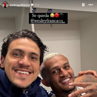 Pedro faz referência a meme de Piqué ao se fotografar com Wesley, que vai para a Roma