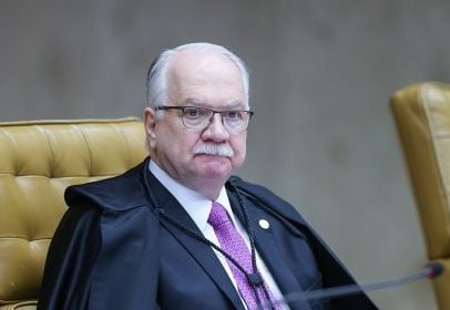 Fachin impõe multa a homem que exigiu retratação de Cármen Lúcia após declaração