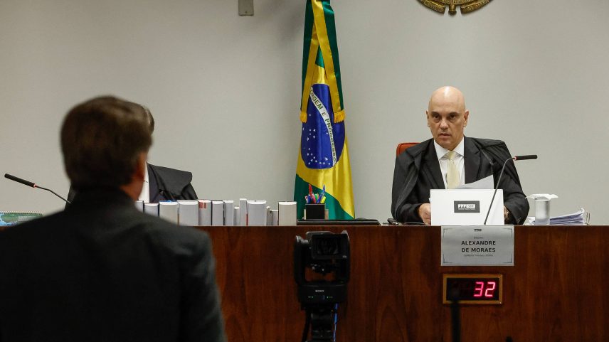 O ex-presidente Jair Bolsonaro é interrogado pelo ministro do STF Alexandre de Moraes na ação da trama golpista. (Foto: Pedro Ladeira - 10.jun.25/Folhapress)