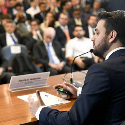 Controvérsia sobre viagem de Filipe Martins aos EUA provoca ação no STF