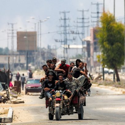 Israel realiza ofensiva aérea e terrestre em Deir al-Balah, Gaza, após início da guerra